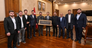 Anadolu Gençlik Derneği Kocaeli Şubesi, Vali İlhami Aktaş'ı Ziyaret Etti