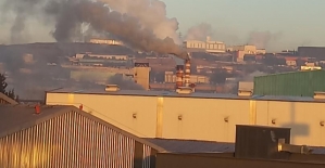 Bacadan Çıkan Simsiyah Duman Vatandaşı Tedirgin Etti