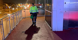 Büyükşehir’den Üst Geçitlere Buzlanma Müdahalesi