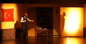 İstiklal Şairi Akif’e Tiyatro Sahnesinde Vefa