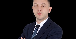 Koç: “Mide Bulandıran Siyaset”