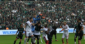 KÖRFEZ EKİBİ SEYİRCİSİYLE BİRLİKTE ÇOK FARKLI OYNUYOR