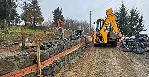 Mezarlıklara 6 Bin Metreküp Taş Duvar İnşa Ediliyor