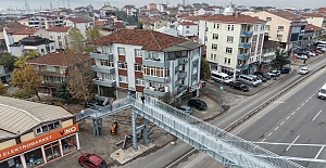 Yayalar Evimi İzliyor" Şikayeti Üst Geçidi Yıktırdı: "Evi Yine Görebiliyoruz"