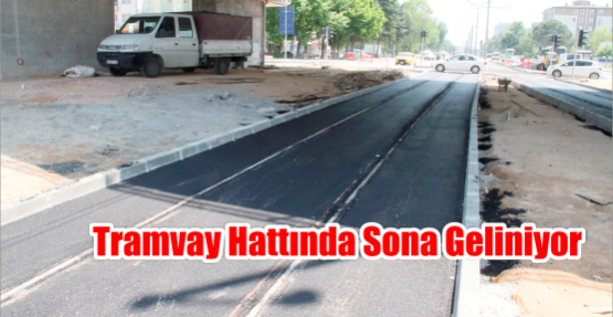 Tramvay hattı beton,  asfalt ve parke ile kaplanıyor