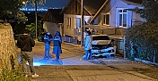 KURŞUN YAĞMURUNA TUTULAN OTOMOBİL KAZA YAPTI: 1 AĞIR YARALI
