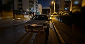 OTOMOBİL KAZASINDA KAPILAR SIKIŞTI, YOLCULARI VATANDAŞLAR KURTARDI
