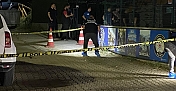 İLÇE EMNİYET MÜDÜRLÜĞÜ ÖNÜNDE SİLAHLI KAVGA: 2 YARALI