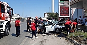 KAZADA KONTROLDEN ÇIKAN OTOMOBİL AKARYAKIT İSTASYONUNUN DUVARINA ÇARPTI: 1 YARALI