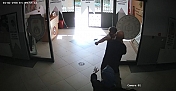 SAHTE BEYAN İLE İŞLEM YAPMAK İSTEYEN VELİ OKUL İDARESİNE BIÇAKLA SALDIRDI