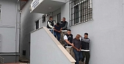 FİRARİ HÜKÜMLÜ VE 2 GÖÇMEN KAÇAKÇISI TUTUKLANDI